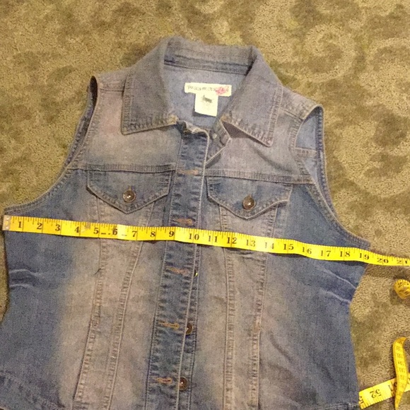 Vest - Picture 3 of 4